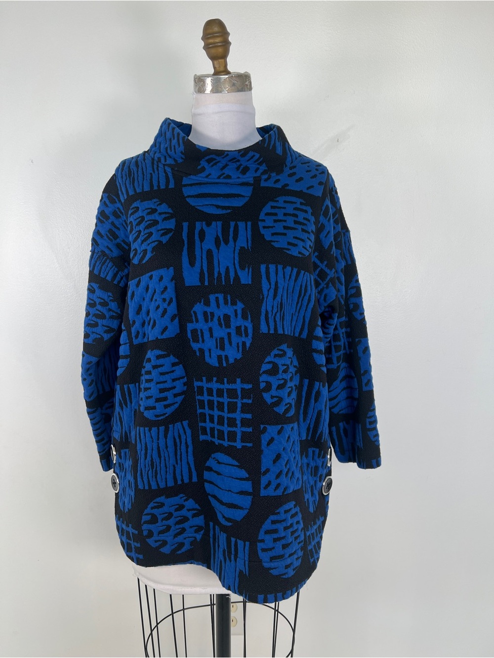 NWT! Ali Miles Blue & Black Patterned Funnel Neck Tunic Top Medium